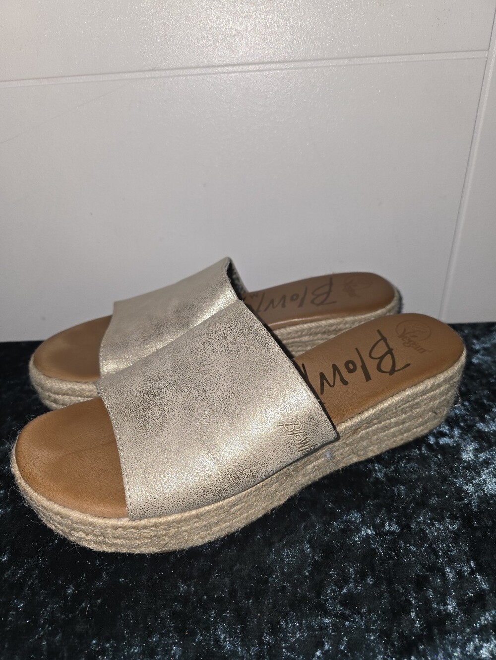 Blowfish Leigh Karat Gold Meteorite Metallic Sandals Sz 8.5